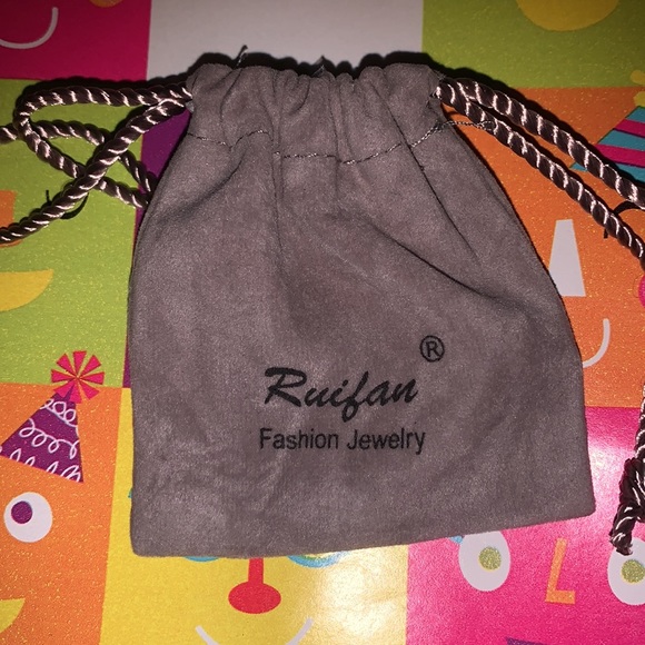 Pregnancy belly button piercings - Picture 3 of 3